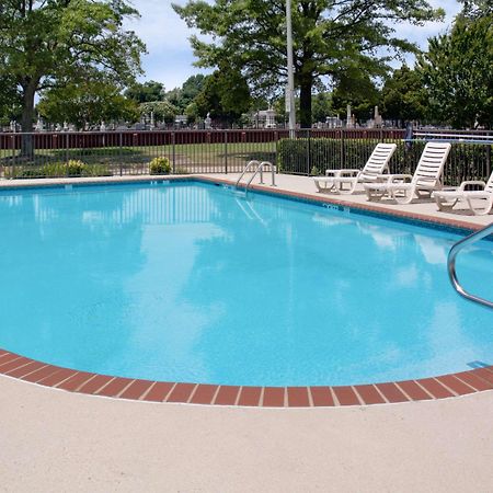 Quality Inn & Suites Olde Town Портсмут Экстерьер фото