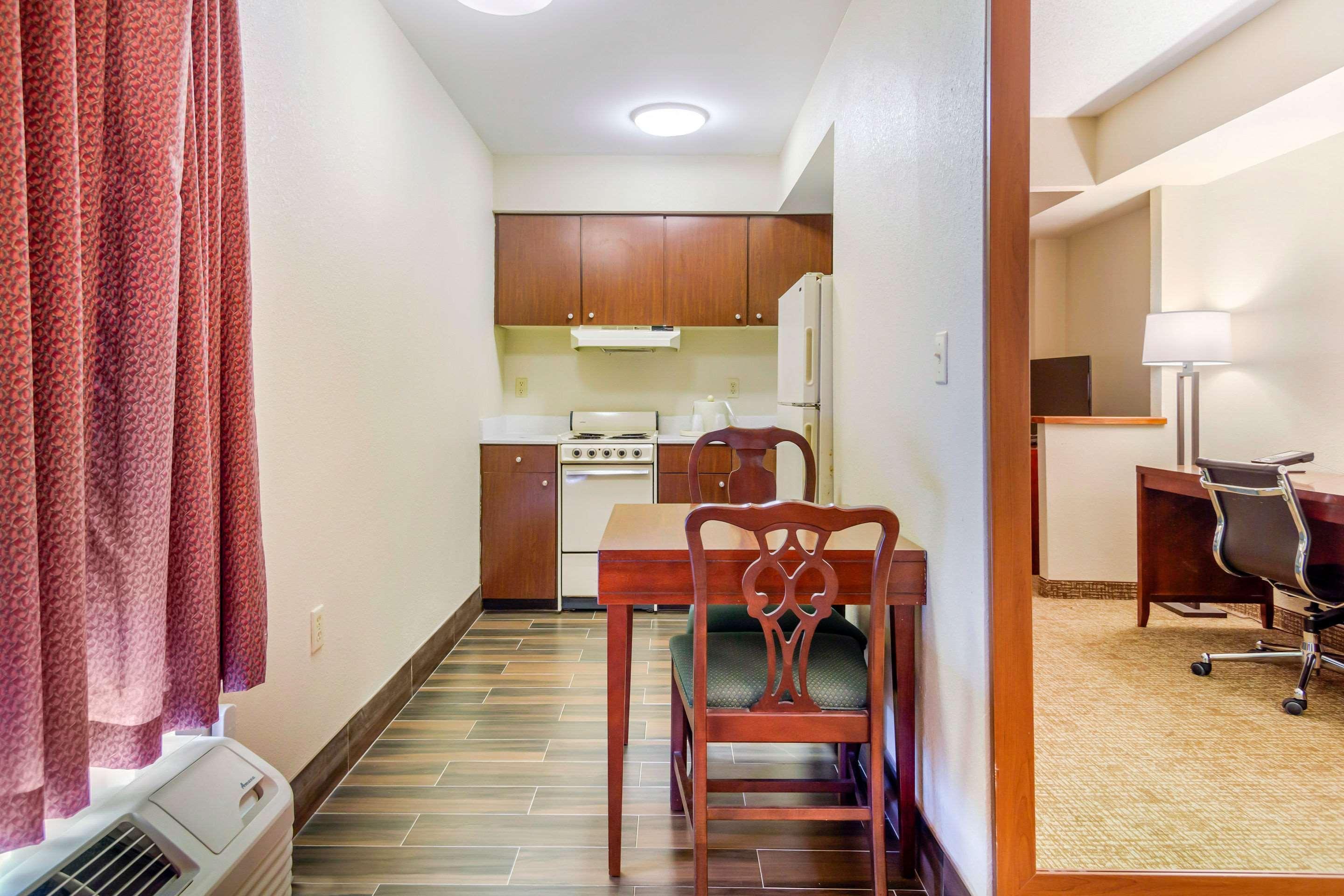 Quality Inn & Suites Olde Town Портсмут Экстерьер фото