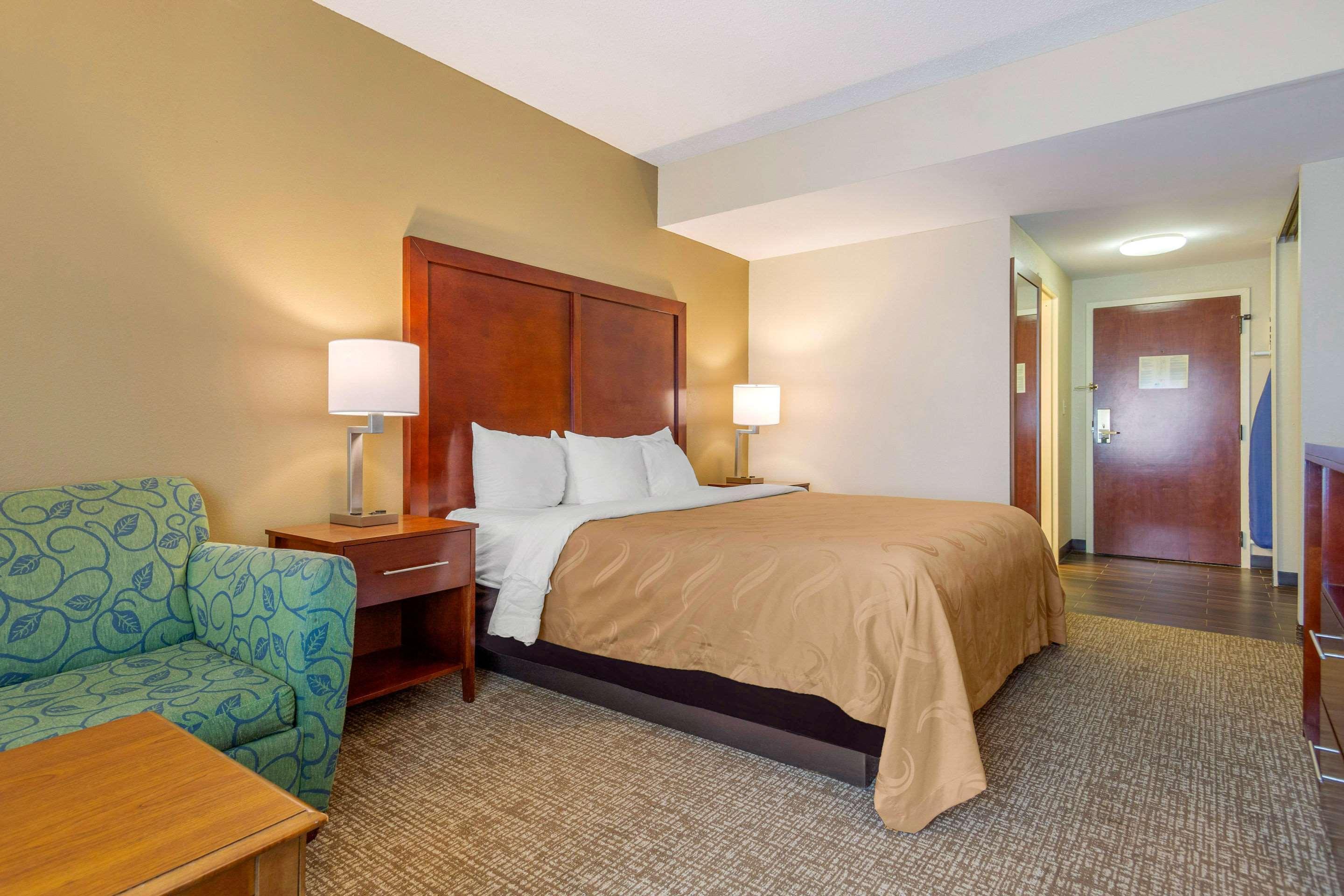 Quality Inn & Suites Olde Town Портсмут Экстерьер фото