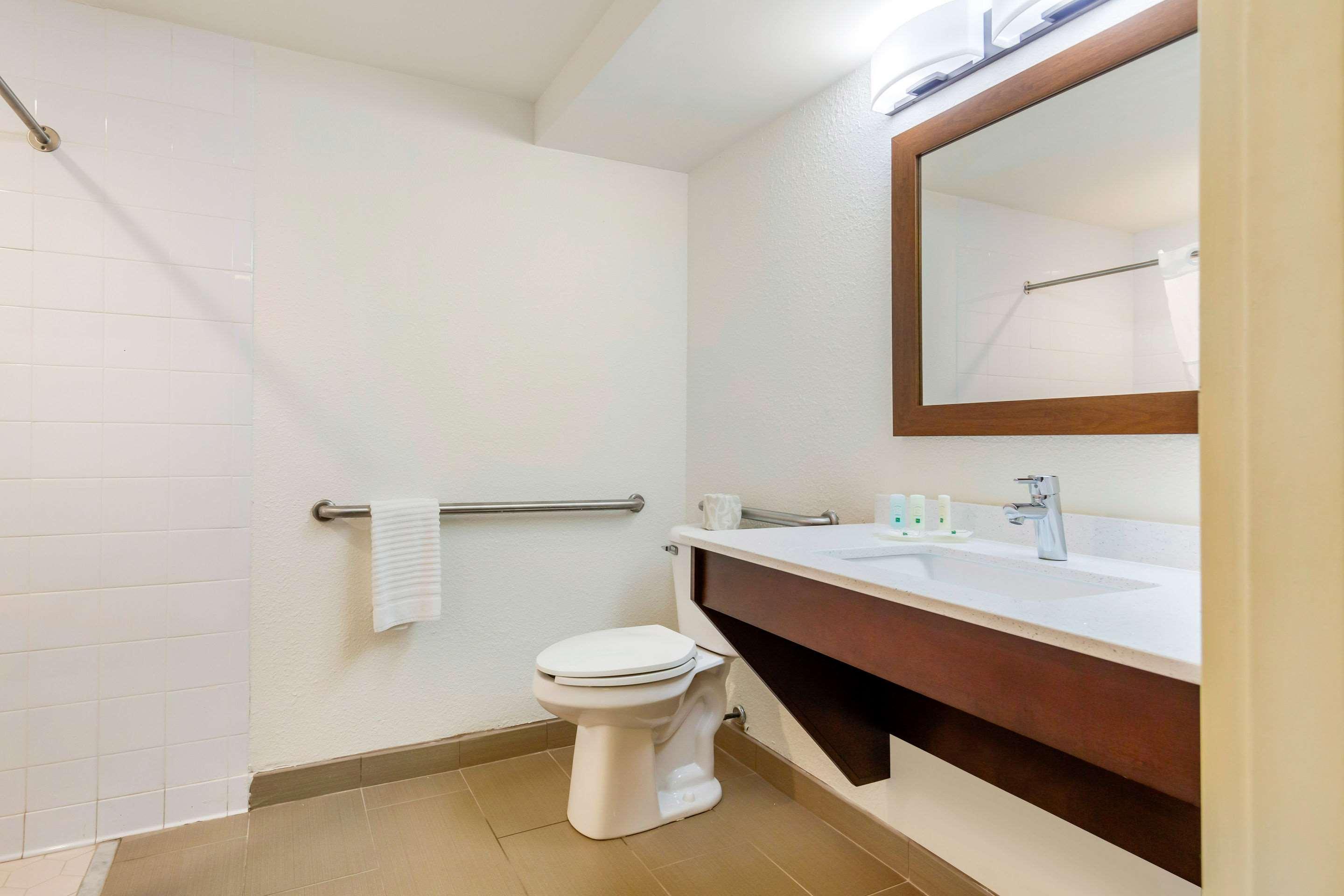 Quality Inn & Suites Olde Town Портсмут Экстерьер фото