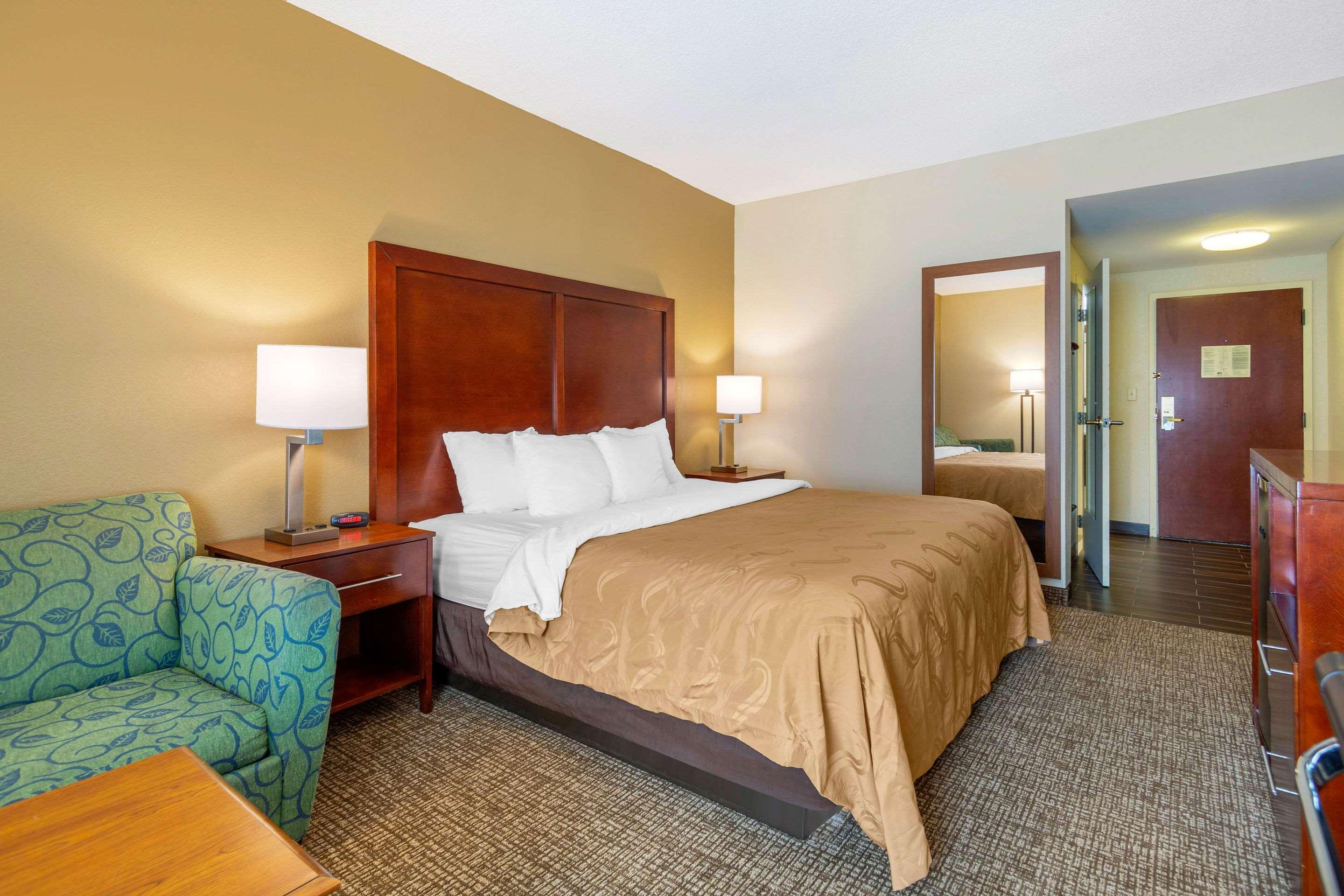 Quality Inn & Suites Olde Town Портсмут Экстерьер фото