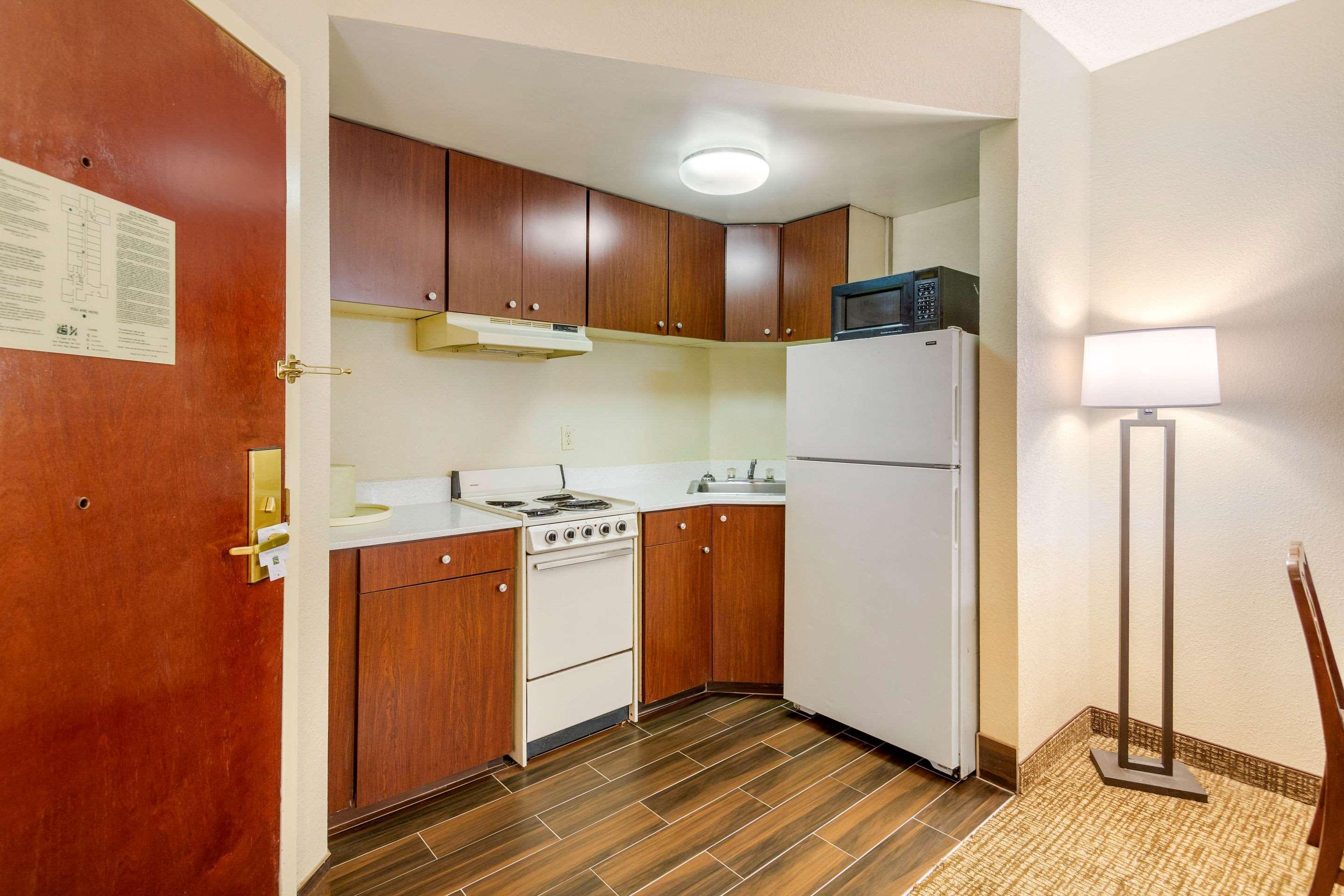 Quality Inn & Suites Olde Town Портсмут Экстерьер фото