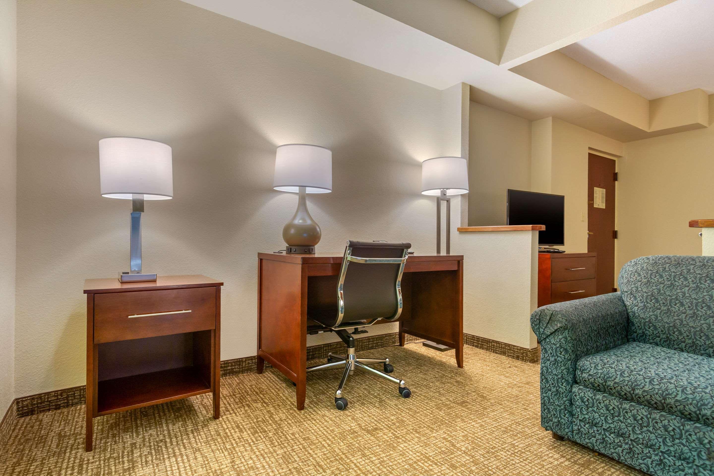 Quality Inn & Suites Olde Town Портсмут Экстерьер фото