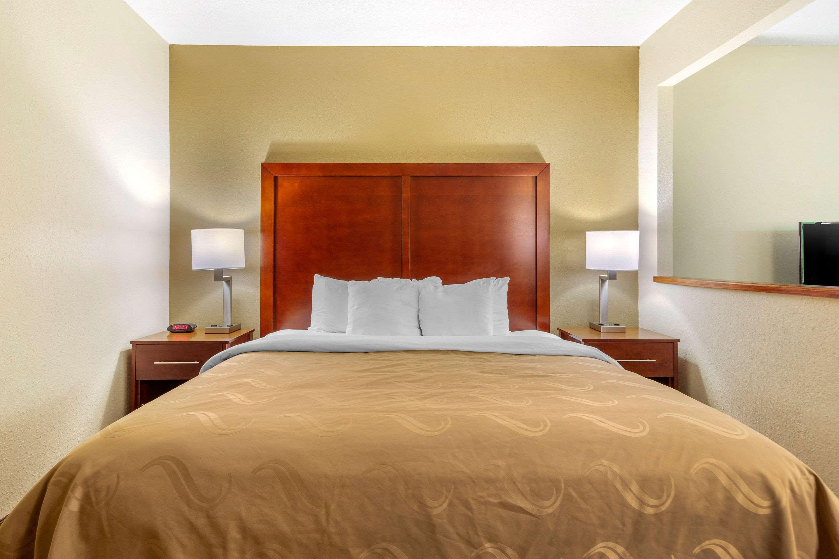 Quality Inn & Suites Olde Town Портсмут Экстерьер фото
