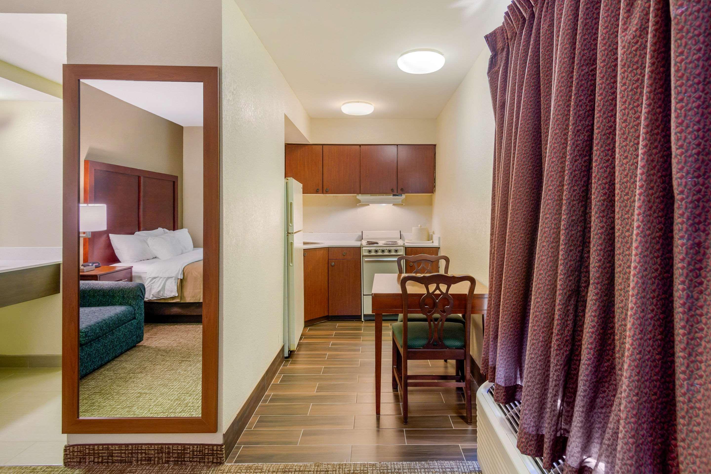 Quality Inn & Suites Olde Town Портсмут Экстерьер фото