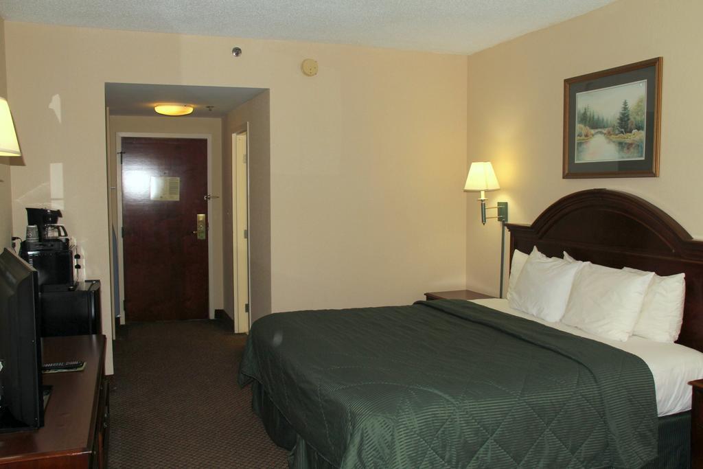 Quality Inn & Suites Olde Town Портсмут Экстерьер фото