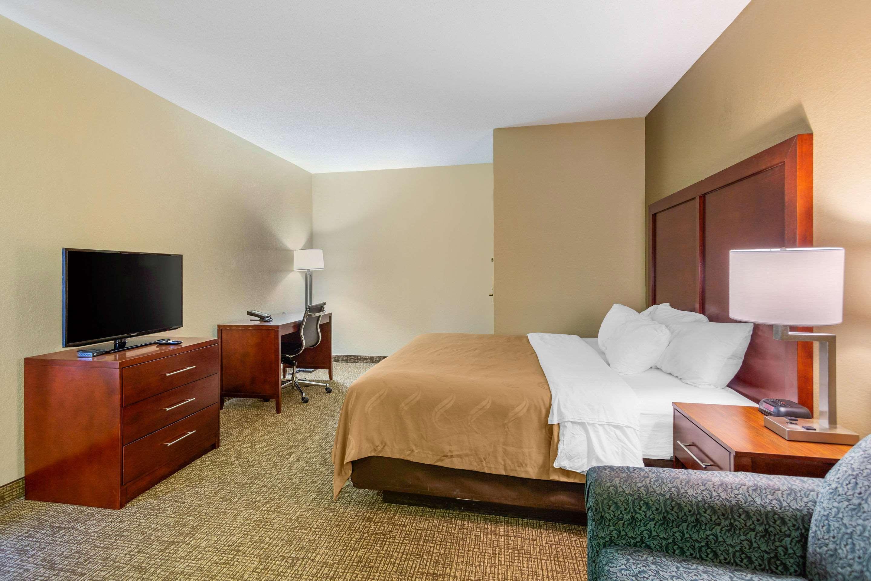 Quality Inn & Suites Olde Town Портсмут Экстерьер фото