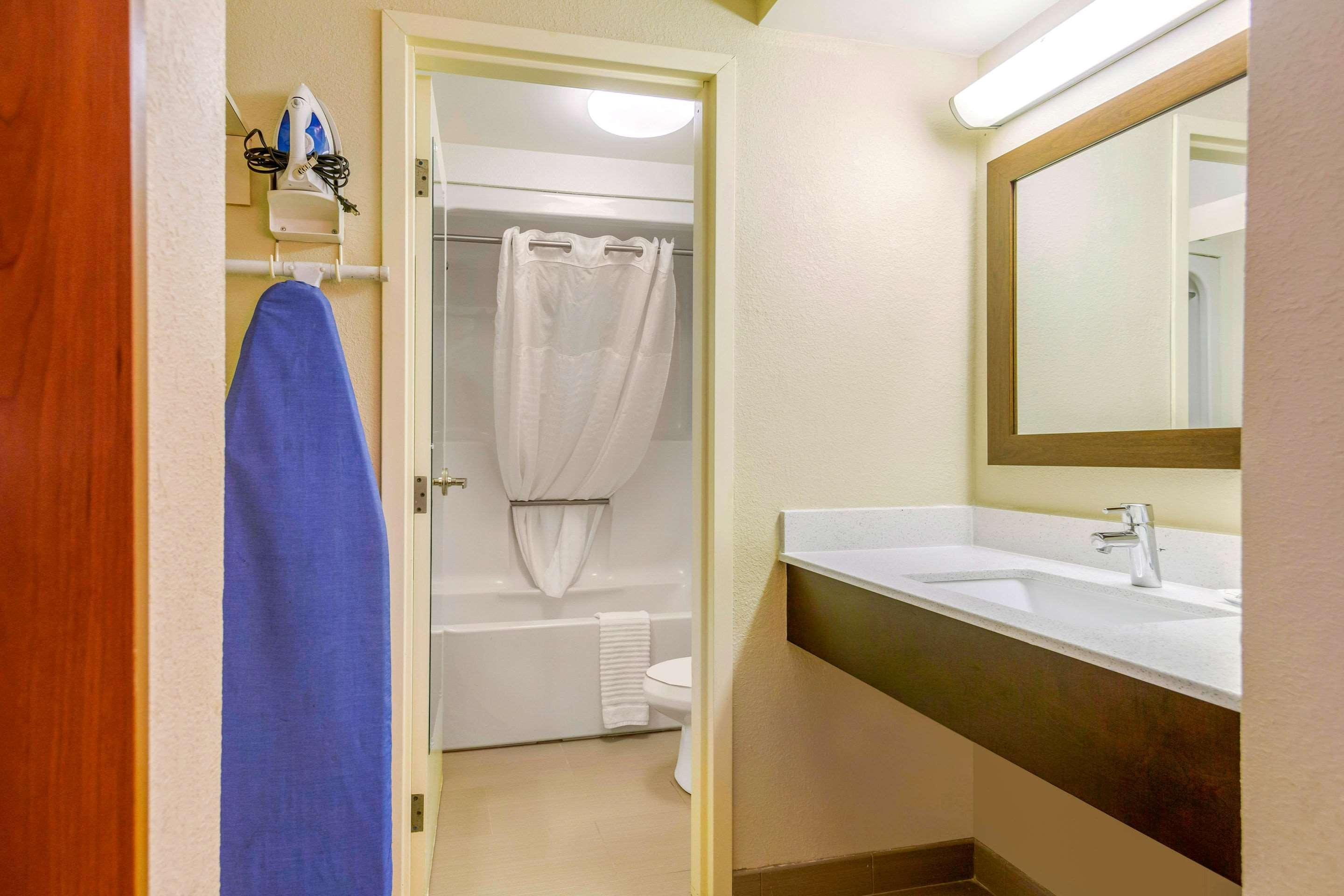 Quality Inn & Suites Olde Town Портсмут Экстерьер фото