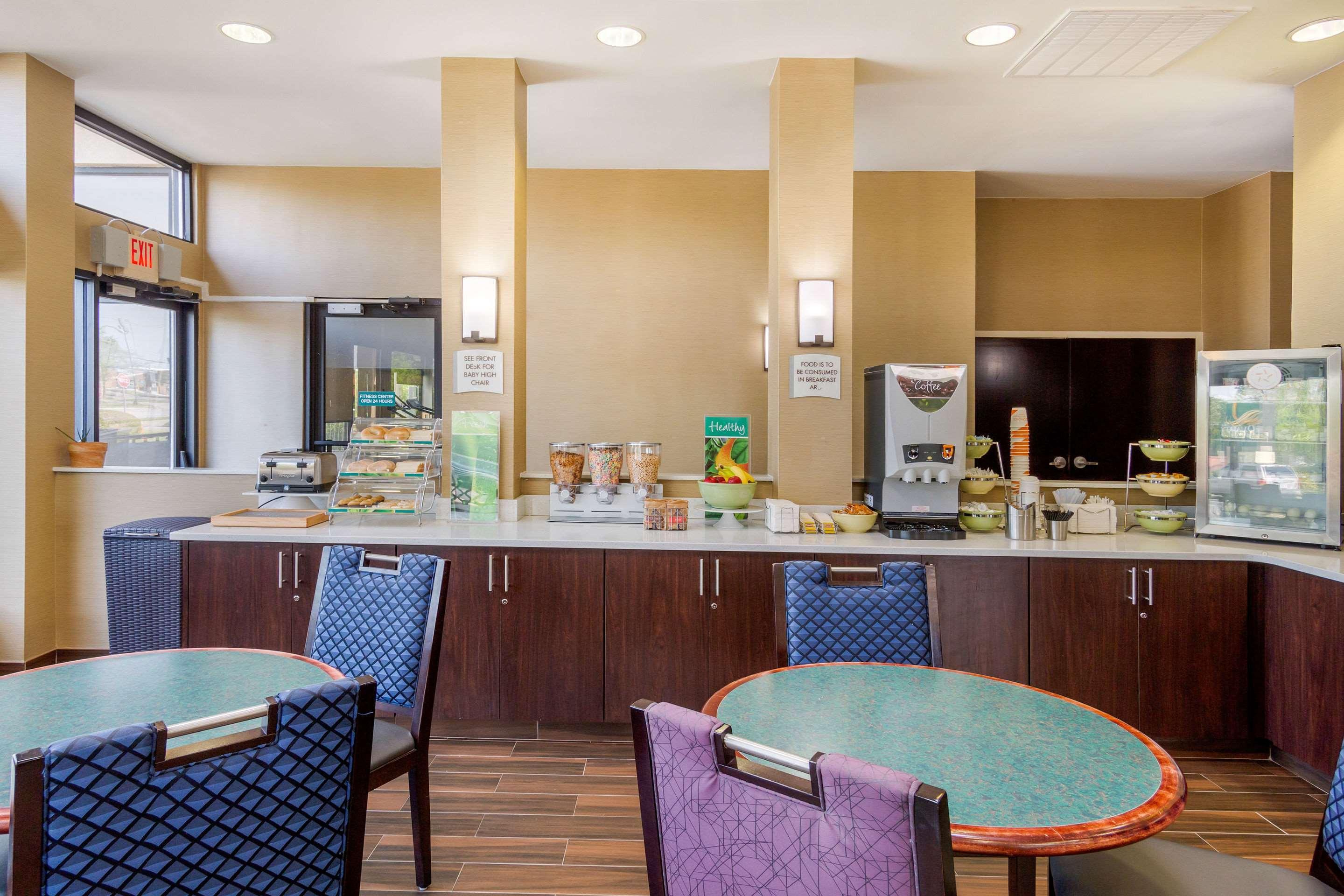 Quality Inn & Suites Olde Town Портсмут Экстерьер фото