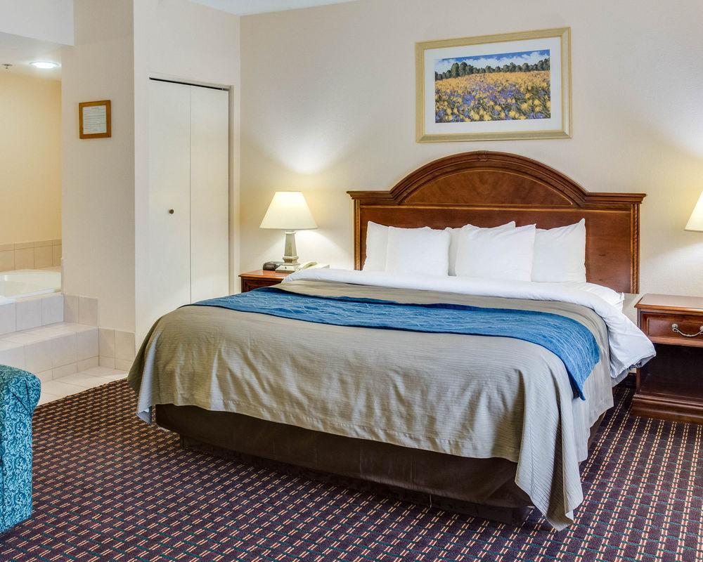 Quality Inn & Suites Olde Town Портсмут Экстерьер фото