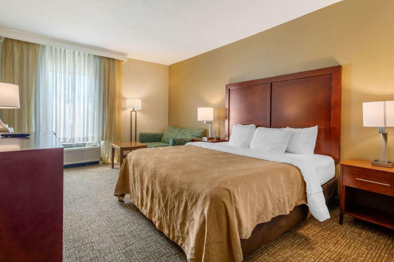 Quality Inn & Suites Olde Town Портсмут Экстерьер фото